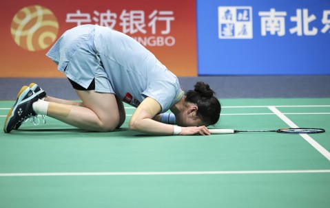 leyu部门-国羽名将高昉洁上演“最后一舞”：亲吻赛场 不说再见